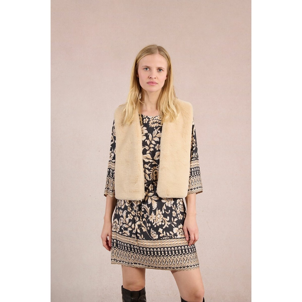 Sleeveless Cardigan in Fluffy Fabric beige, MOLLY BRACKEN