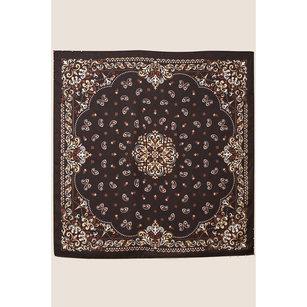 Foulard gris, BREAL