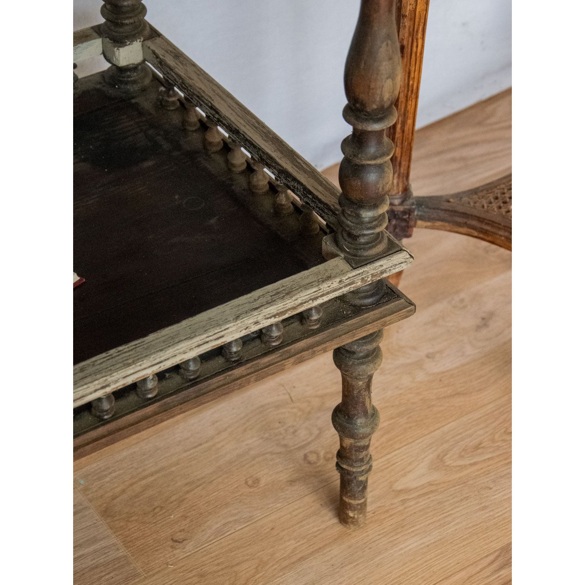 Table d'appoint en bois Francine N°612 - Bon état bois foncé, DEBONGOUT