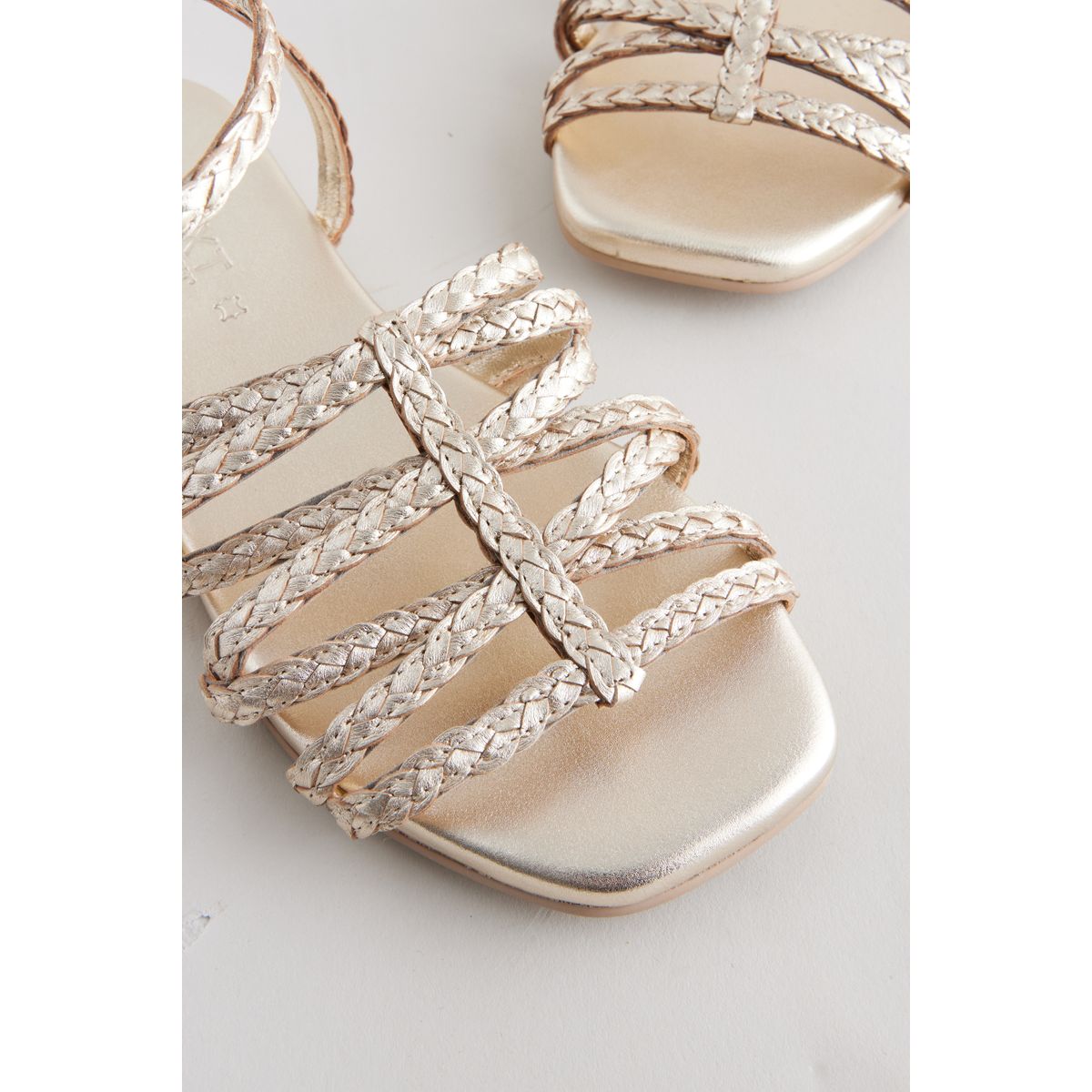Sandales souples à brides cuir doré, NEXT