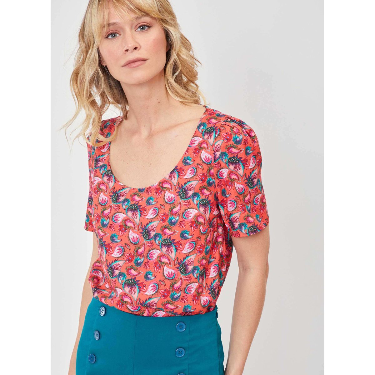 Top imprimé fluide manches courtes Ecovero KIRINDA rose corail, LA FIANCÉE