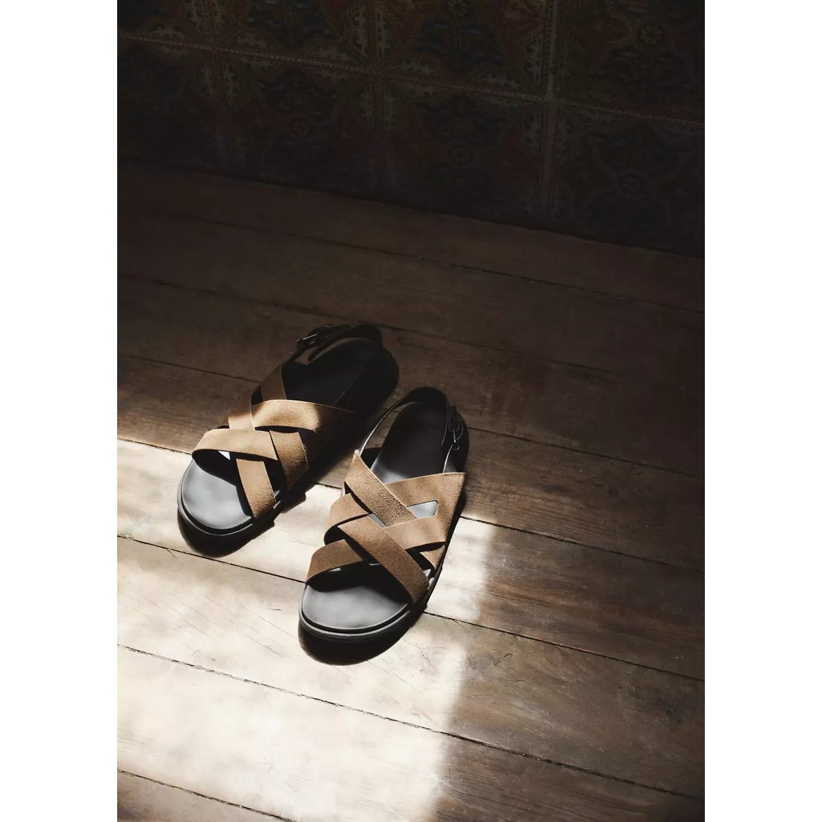 Sandales cuir suède lanières croisées marron moyen, MANGO MAN