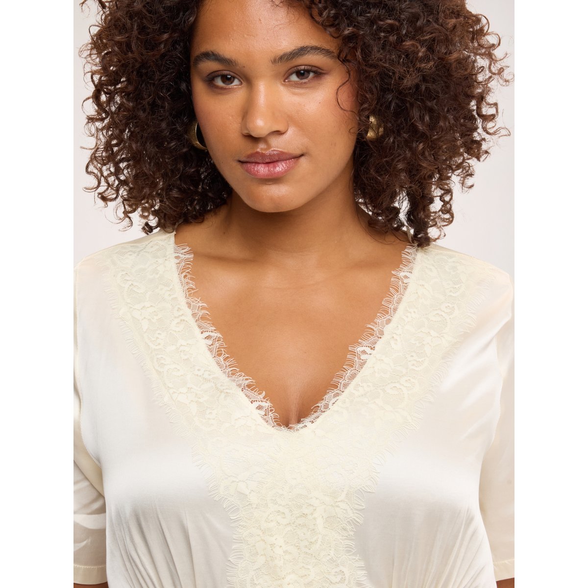 Blouse en satin avec détails en dentelle blanc, FIORELLA RUBINO