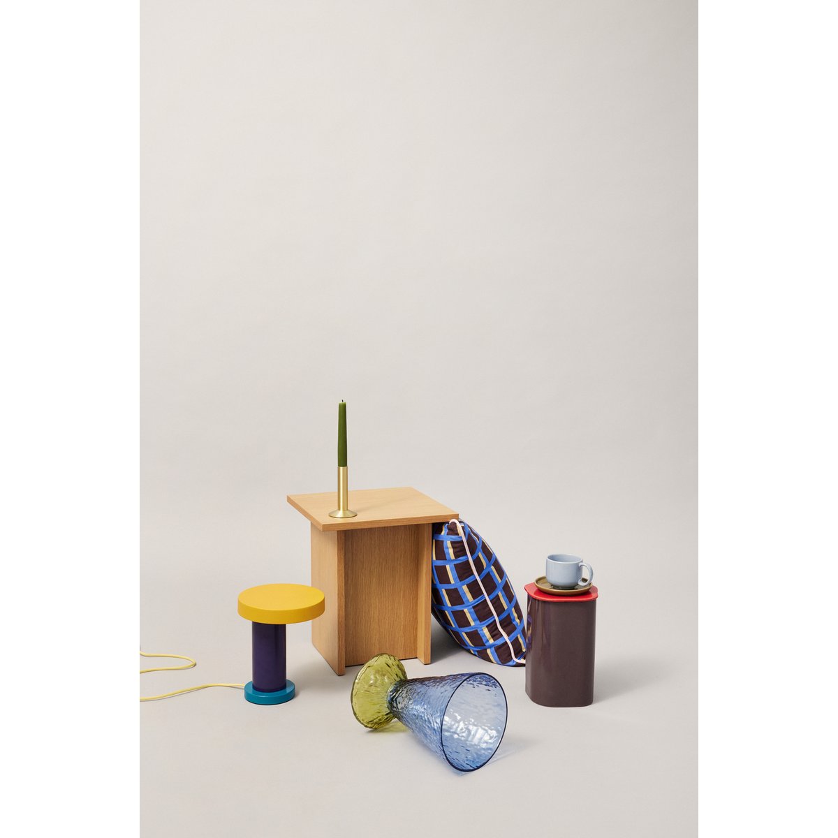 Table d'appoint en placage de chêne STRAIGHT. naturel, HUBSCH