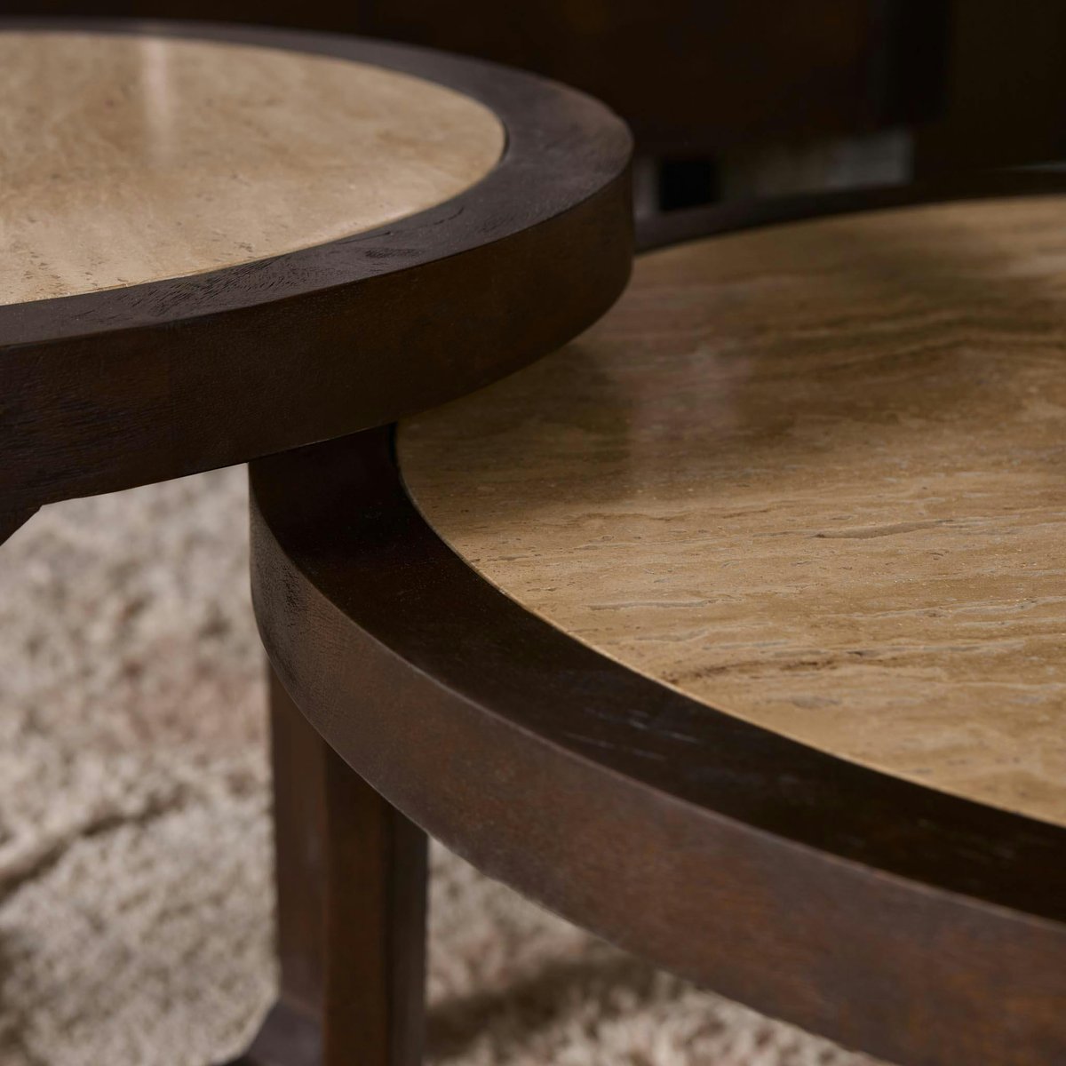 Table d'appoint travertin et bois 3 pieds Ø60 cm DUOMO beige, PIER IMPORT