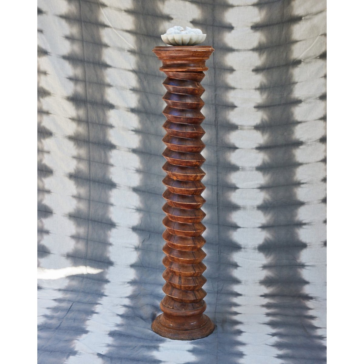 Colonne en bois brut tourné Alfred N°1403 - Bon état bois foncé, DEBONGOUT