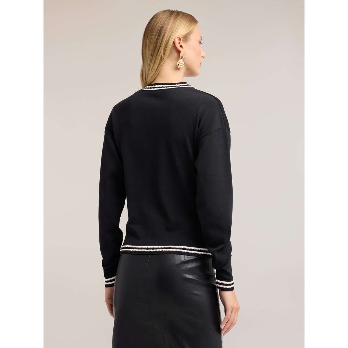 Pull avec bordures contrastées noir, MOTIVI