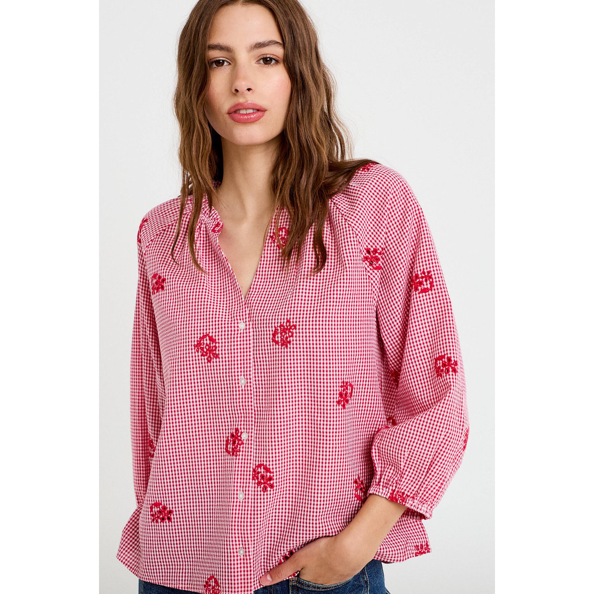 Blouse col v manches 3/4 broderie rouge, CACHE CACHE