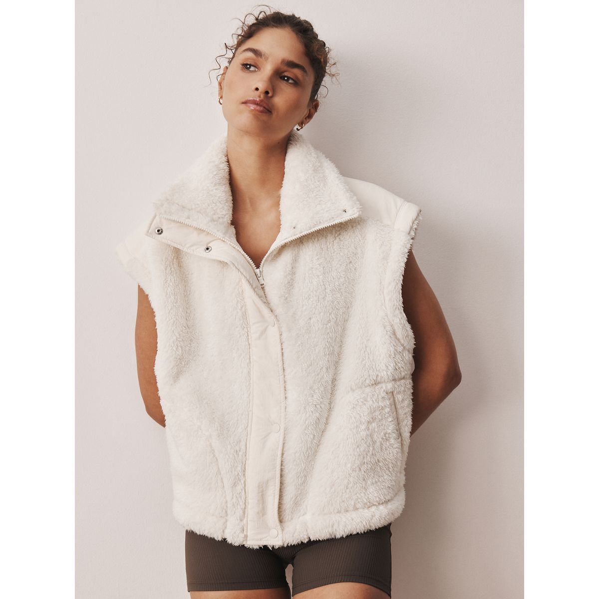 Veste sans manches effet peau de mouton écru, NEXT