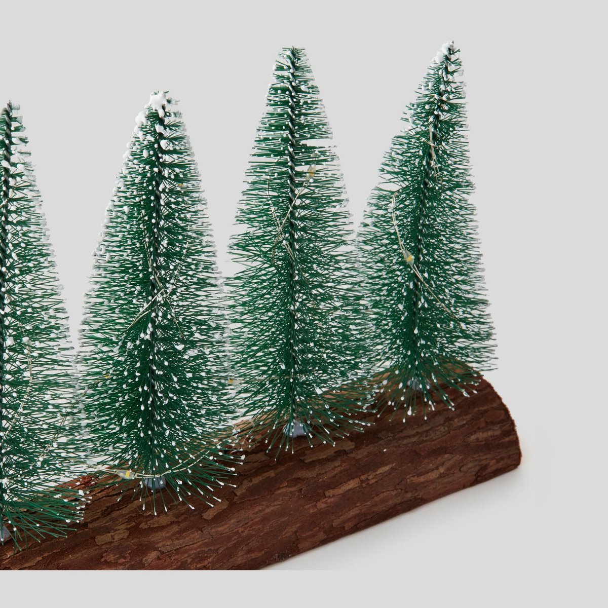 4 sapins LED sur socle en bois vert, MONOPRIX