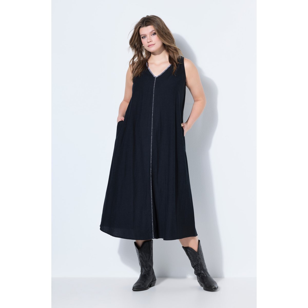 Robe longue évasée, sans manches noir, STUDIO UNTOLD