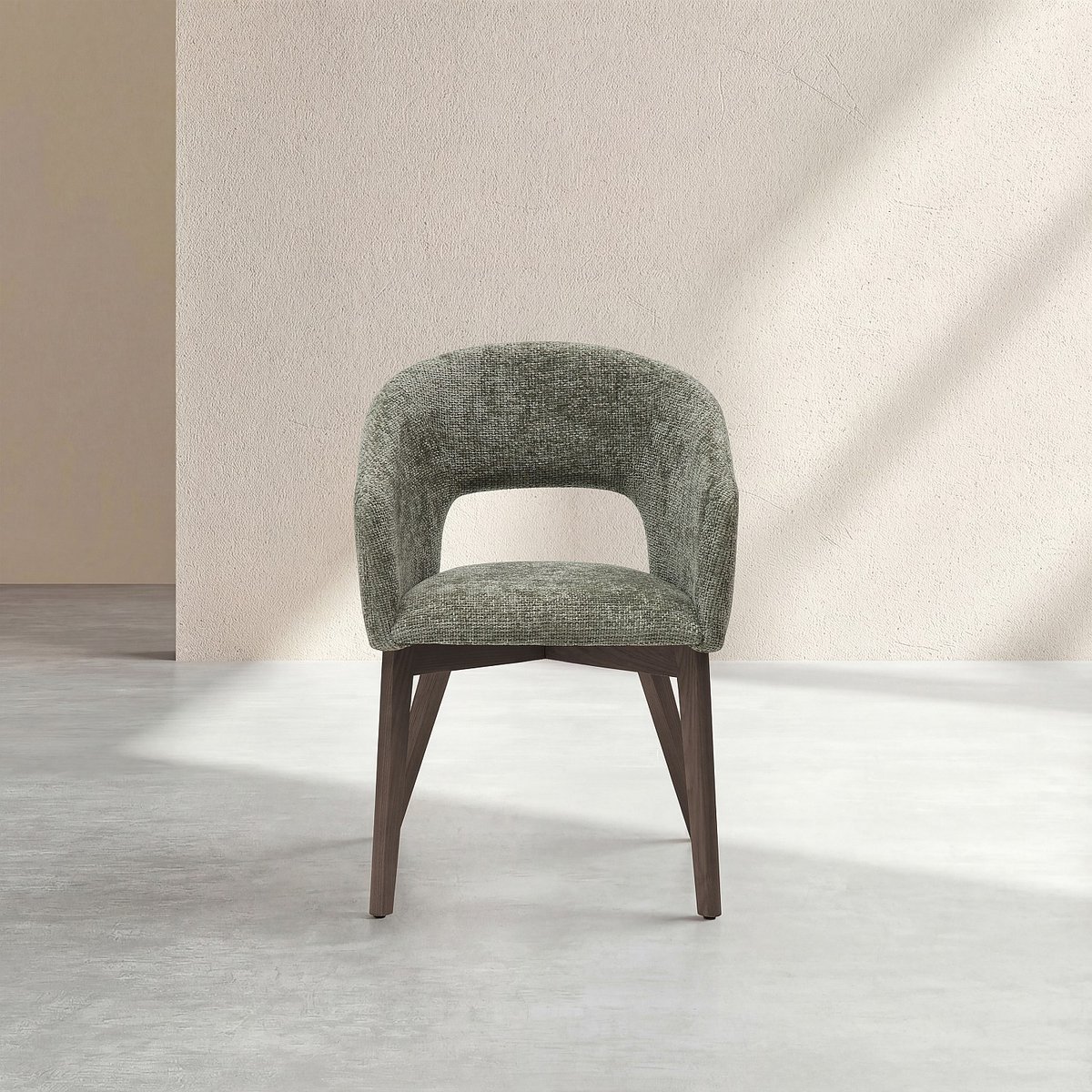 Lot de 2 chaises en tissu chenille et noyer avec accoudoirs RUSTI vert, HABITAT