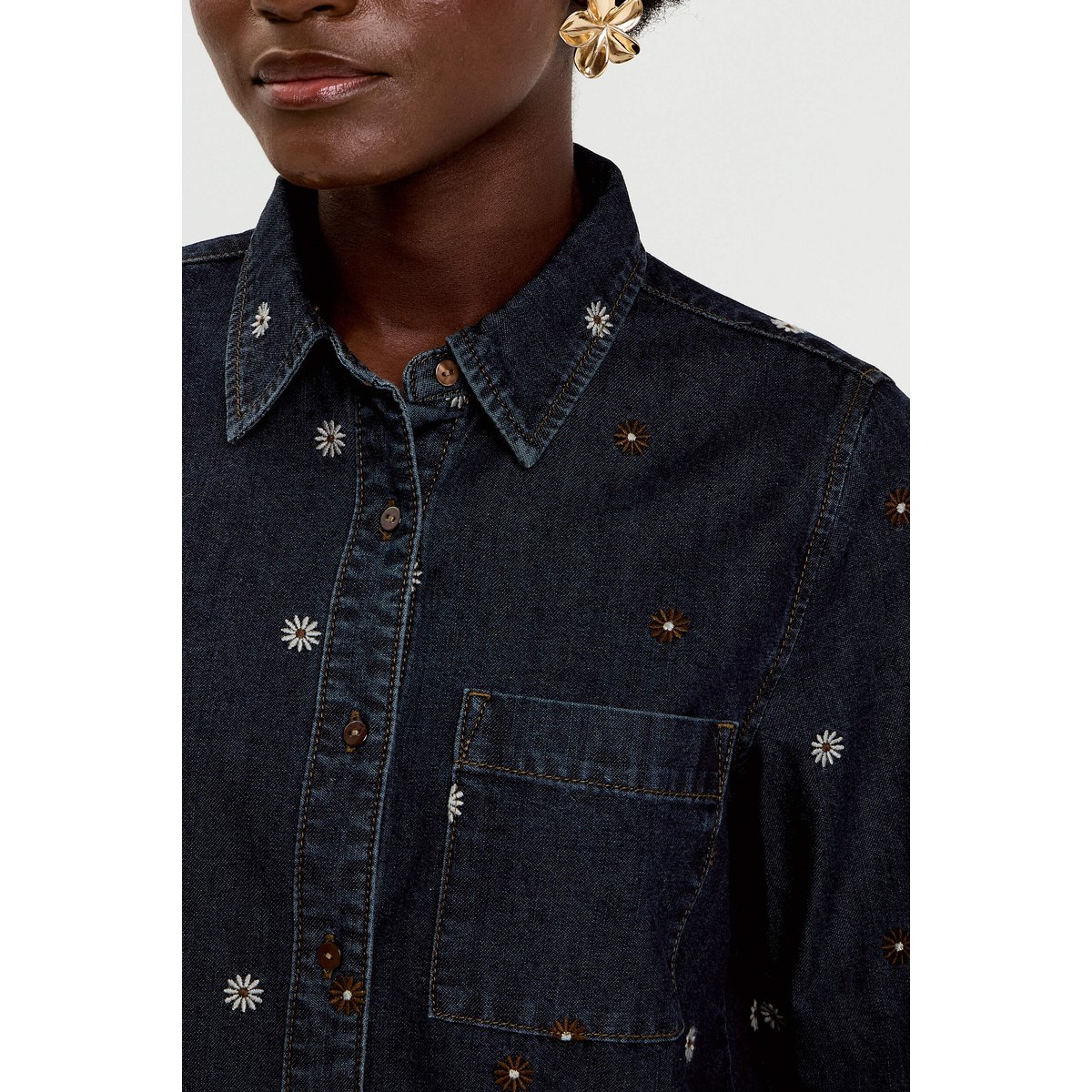Chemise en jean brodée denim brut, CACHE CACHE