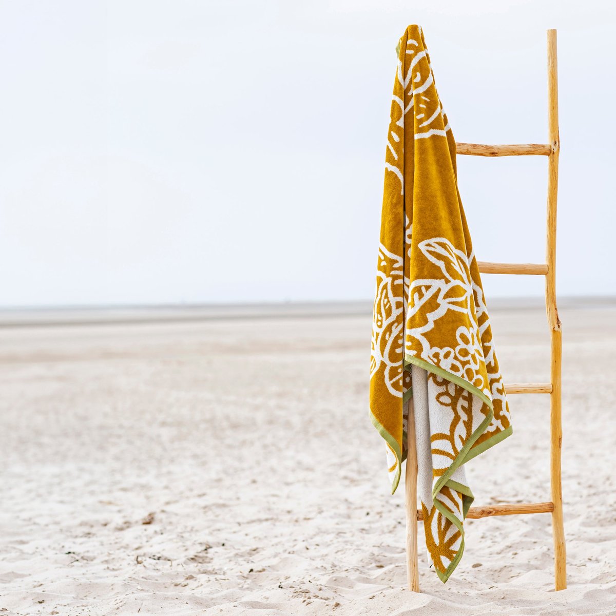 Drap De Plage en Toucher velours motif jungle TIGRIS jaune et ivoire, MADURA