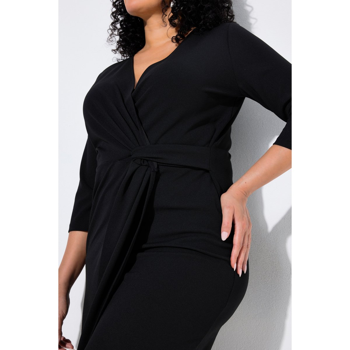 Robe midi avec effet cache-cœur noir, ULLA POPKEN