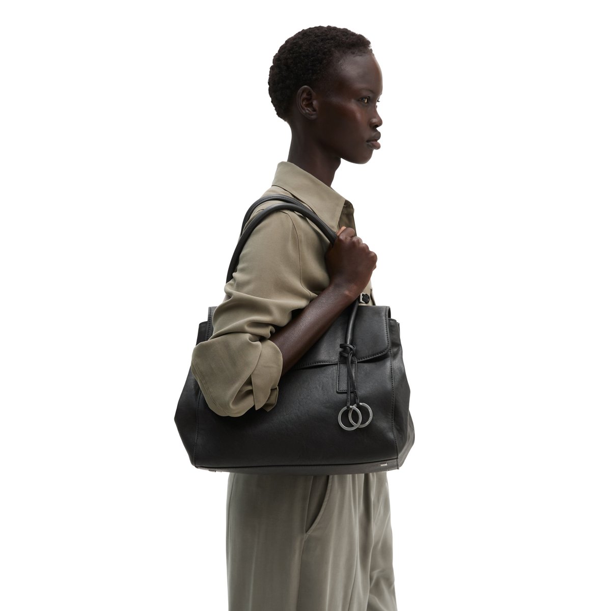 Sac cabas modèle Gaby, grand format en cuir de vachette de qualité supérieure noir, MARC O'POLO