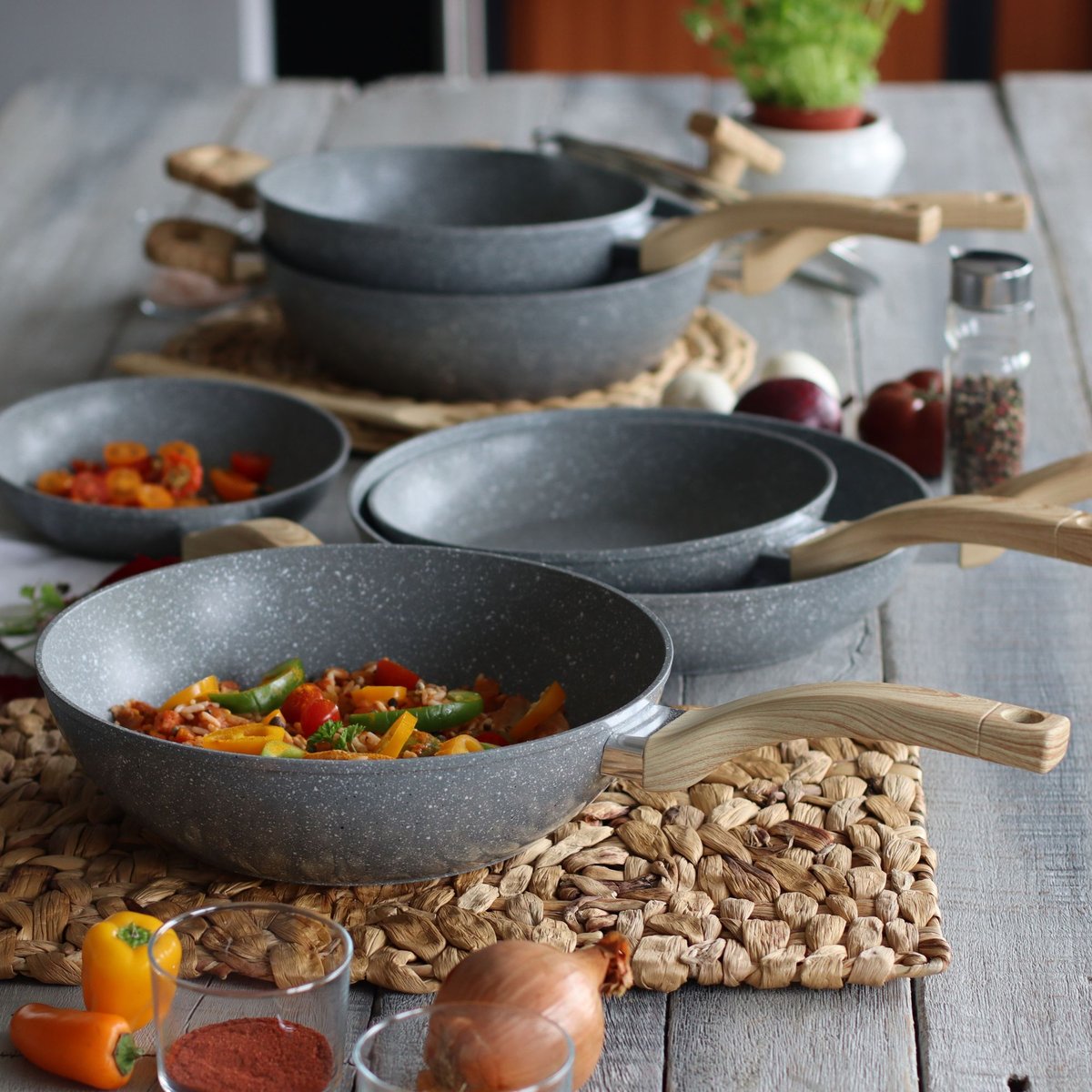 Poêle en aluminium, CANNELLE gris, MENASTYL