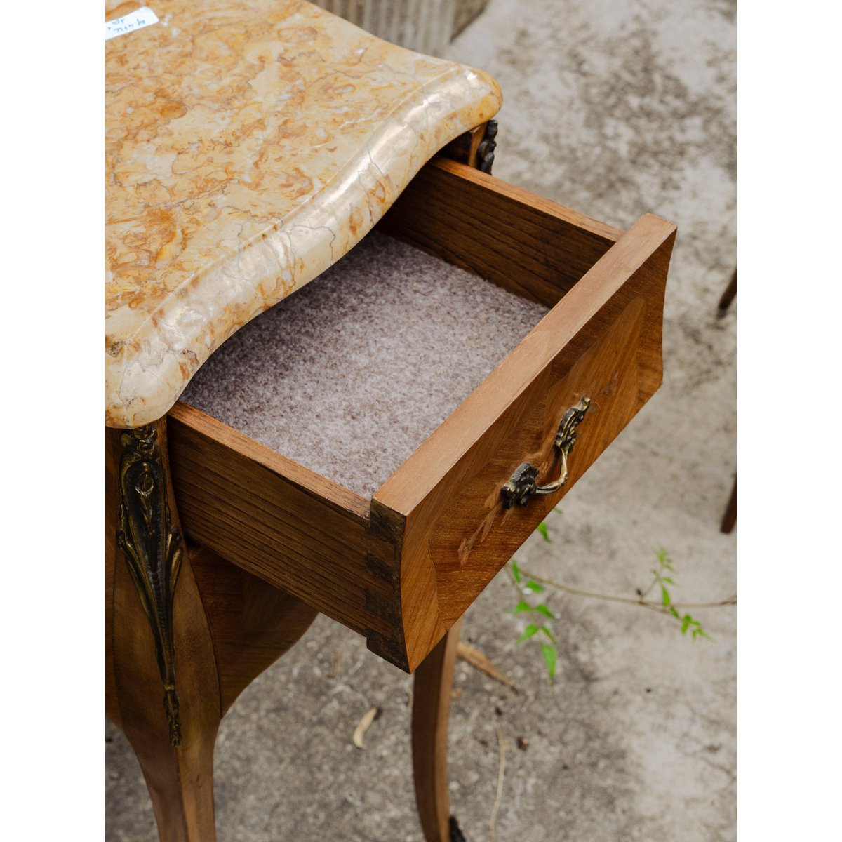 Meuble d'appoint en bois et marbre Francine N°962 - Bon état bois foncé, DEBONGOUT