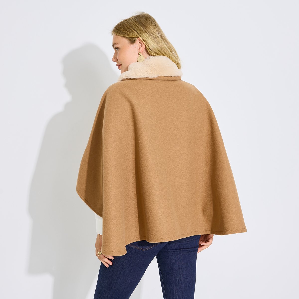 Poncho col imitation fourrure marron camel, GRAIN DE MALICE