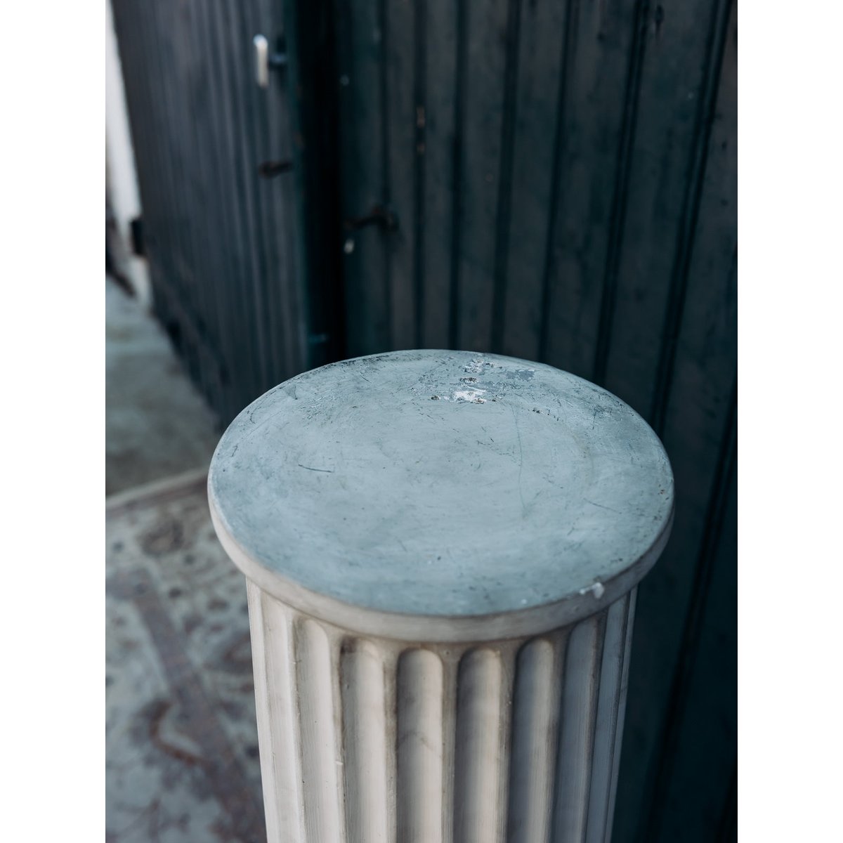 Grande colonne en plâtre Hanna N°736 - Bon état blanc, DEBONGOUT