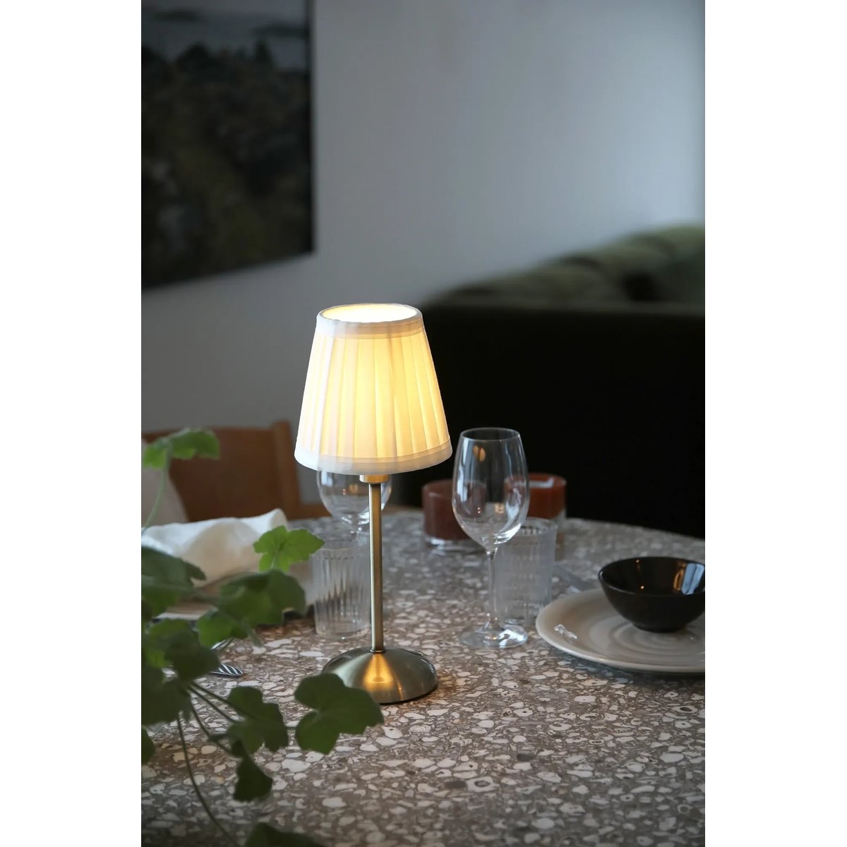 Lampe de table rechargeable en métal et tissu plissé ANNO or, MARKSLOJD