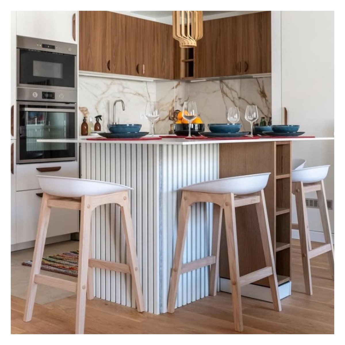 Lot de tabourets de bar en chêne et assise plastique 75cm RIVA|Lot de 8 | Lot de 8 blanc, MOB IN