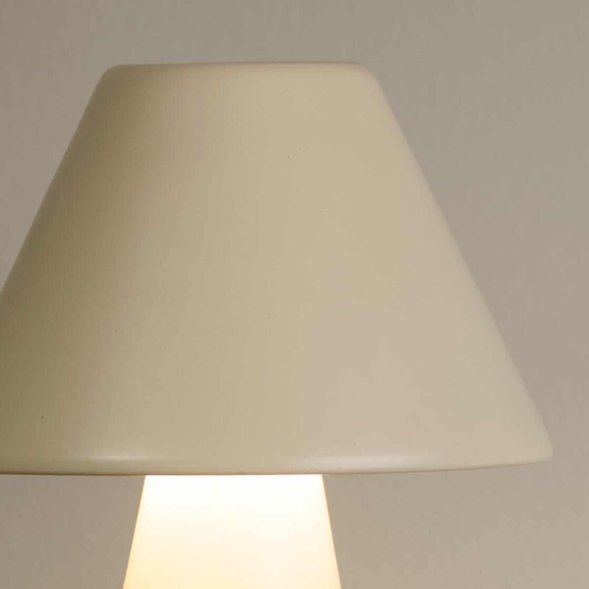 Charlotte Rechargeable Cone Table Lamp cream, SO'HOME