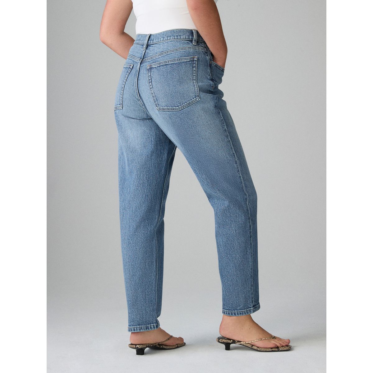 Jean mom stretch confortable coupe sablier bleu moyen, NEXT