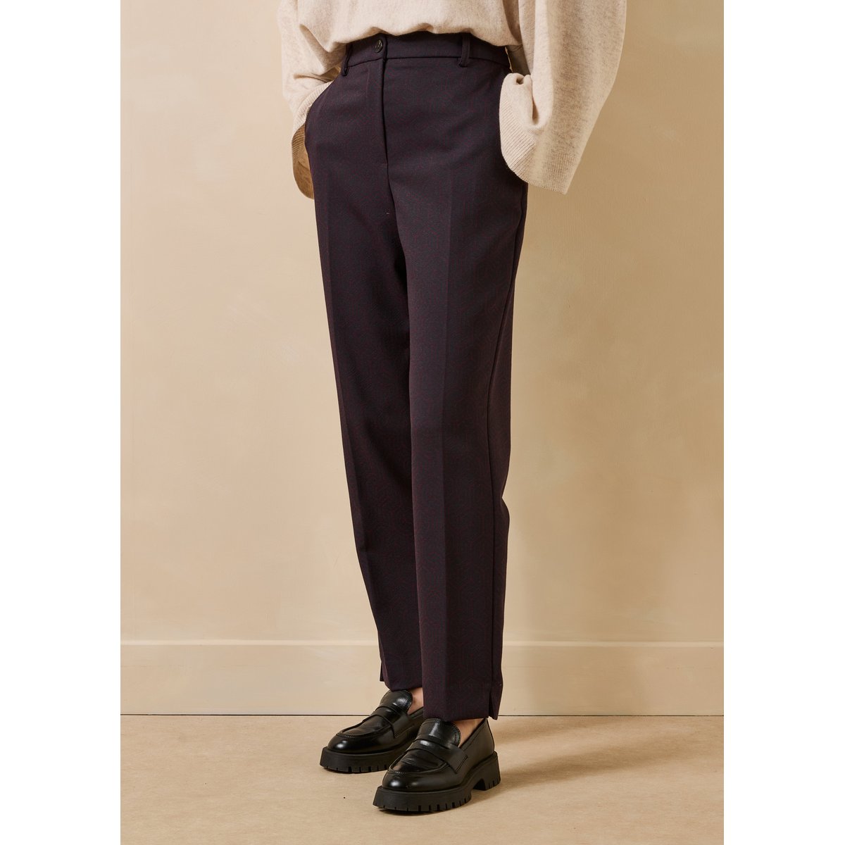Pantalon carotte en jacquard aubergine/encre, LA FEE MARABOUTEE
