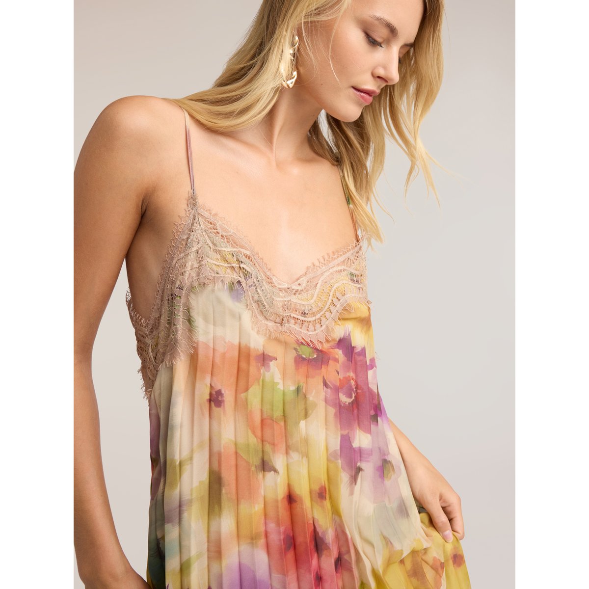 Robe longue plissée avec imprimé jaune, MOTIVI