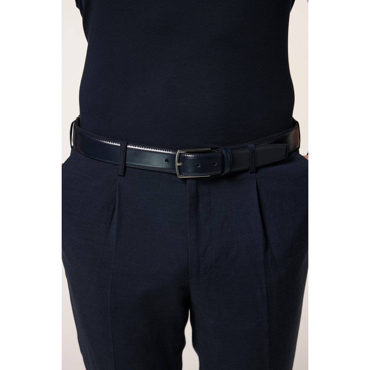 Ceinture en véritable cuir pleine fleur marine foncé, JP1880