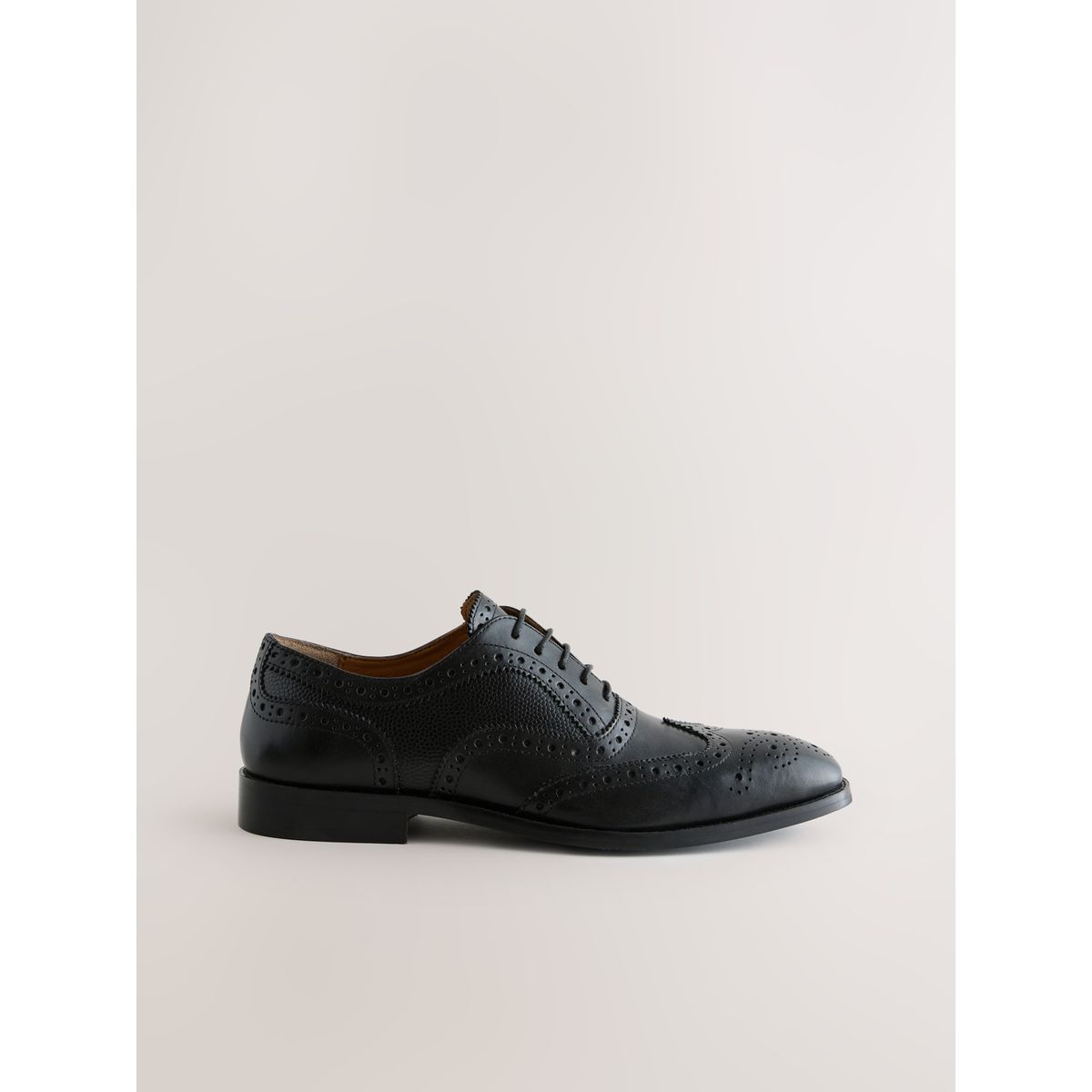 Chaussures brogue en cuir noir, NEXT