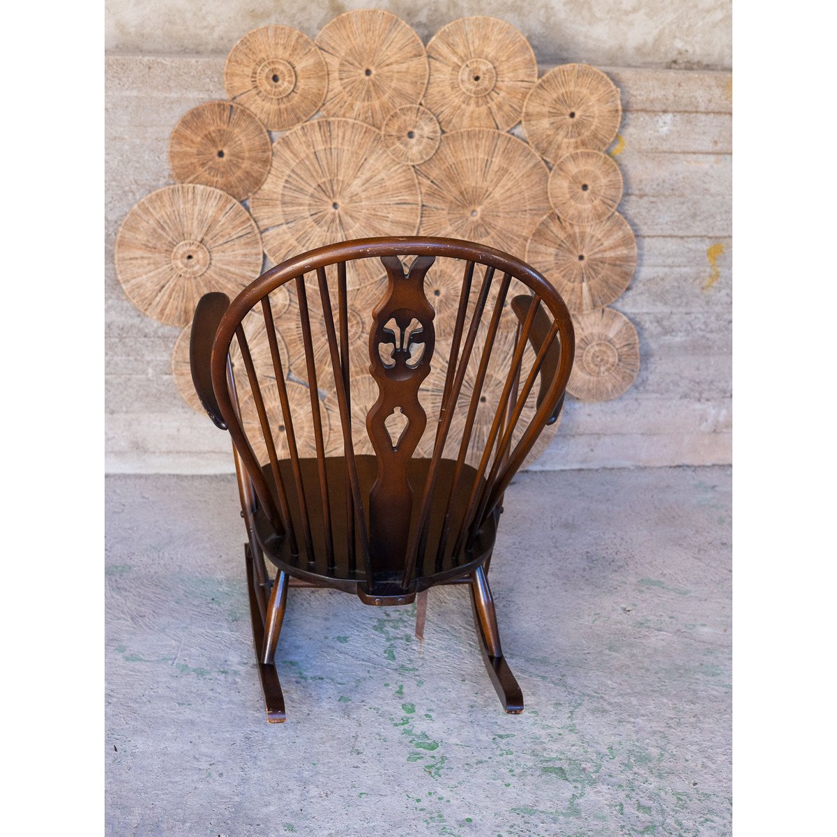 Rocking-chair anglais en hêtre Alibert N°101 - Bon état bois foncé, DEBONGOUT