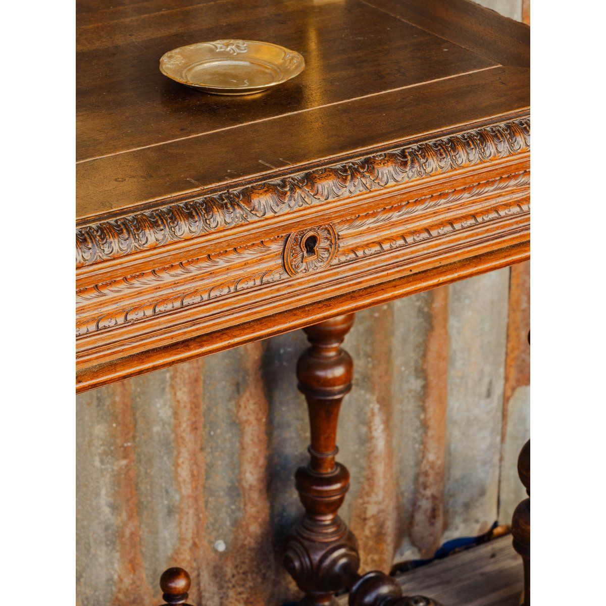 Table d'appoint en bois Francine N°1674 - Bon état bois foncé, DEBONGOUT