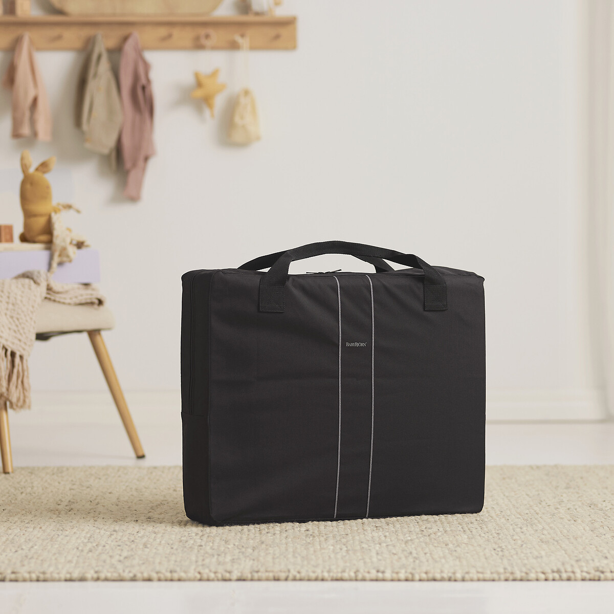 Pack lit parapluie light avec drap housse noir, BABYBJORN