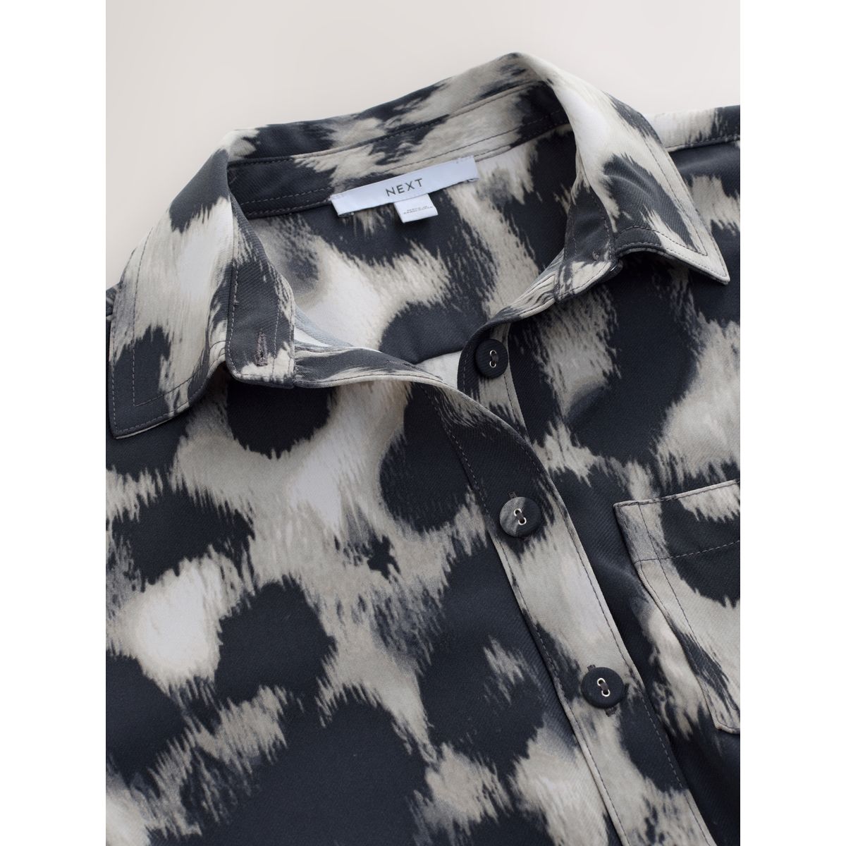 Robe chemise courte à manches longues gris imprimé léopard, NEXT