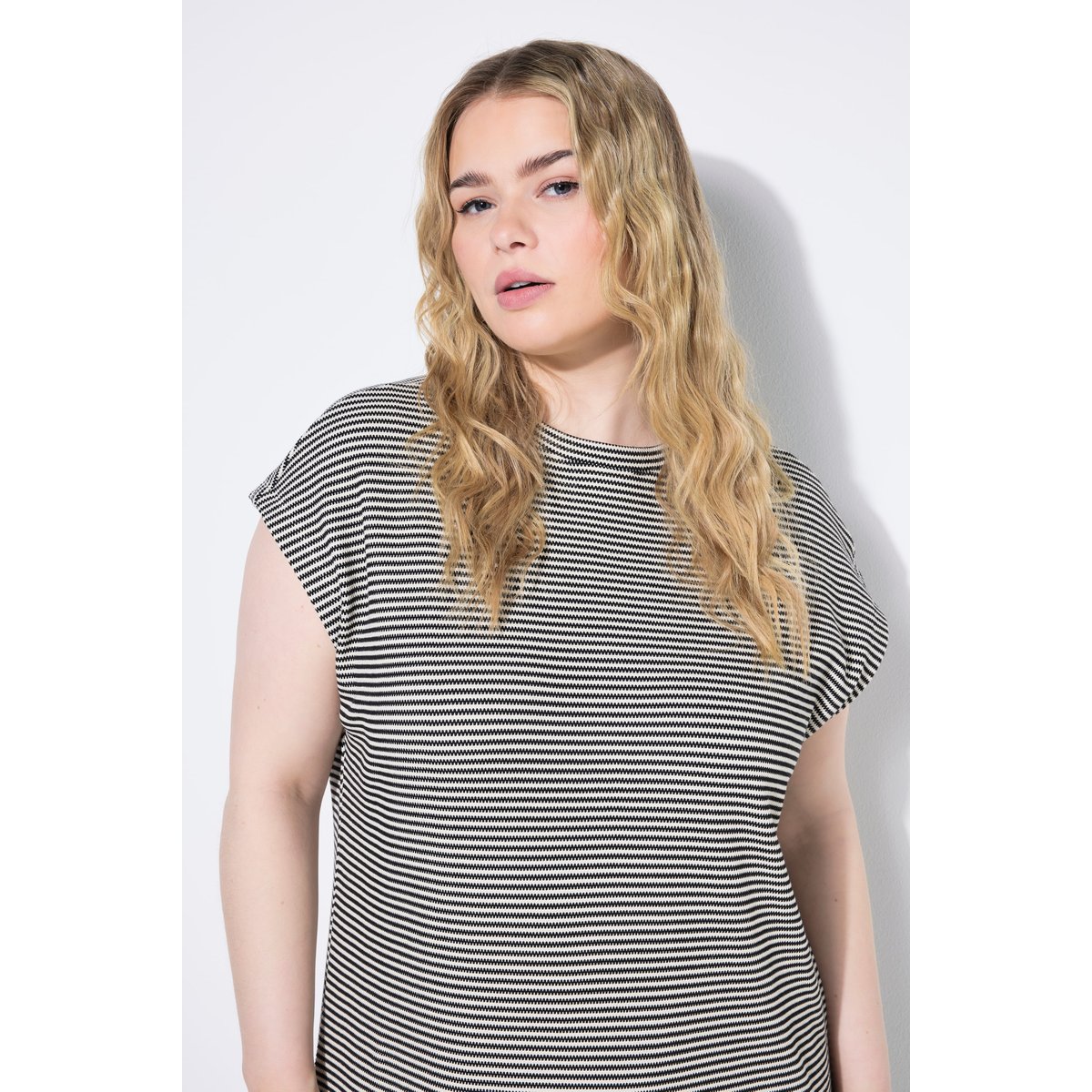 Robe midi oversize, jersey rayé noir, STUDIO UNTOLD