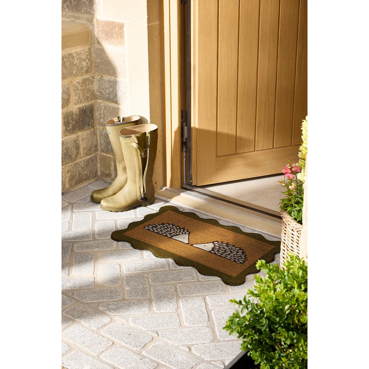 Spike Scalloped Edge Coir Doormat green/brown, SCION