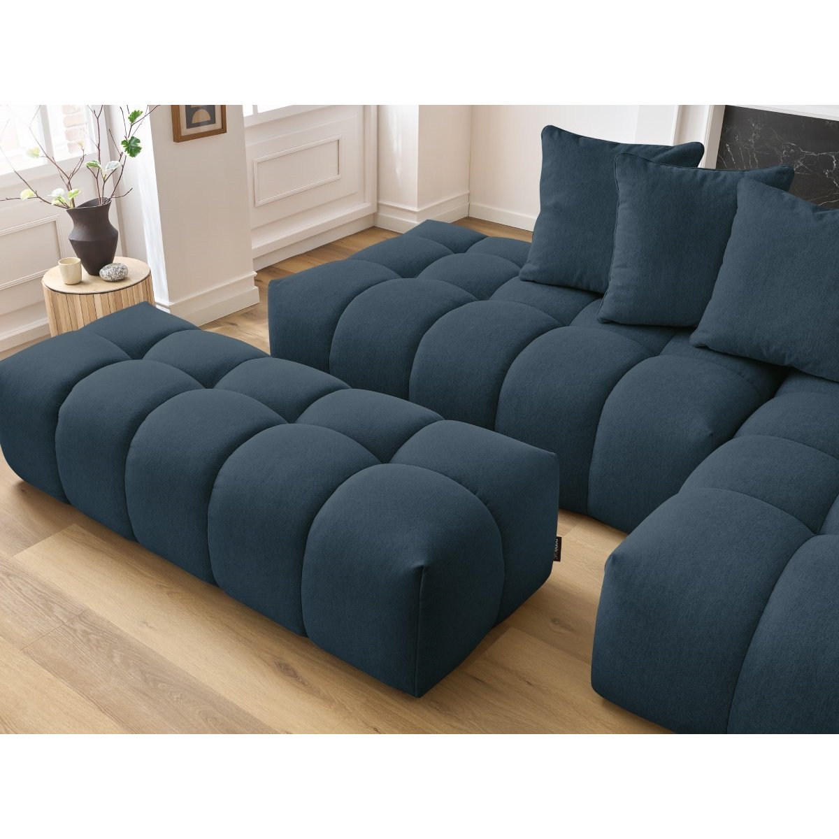 Canapé d'angle fixe 4 places en tissu chiné avec pouf, MONT-BLANC bleu foncé, BOBOCHIC