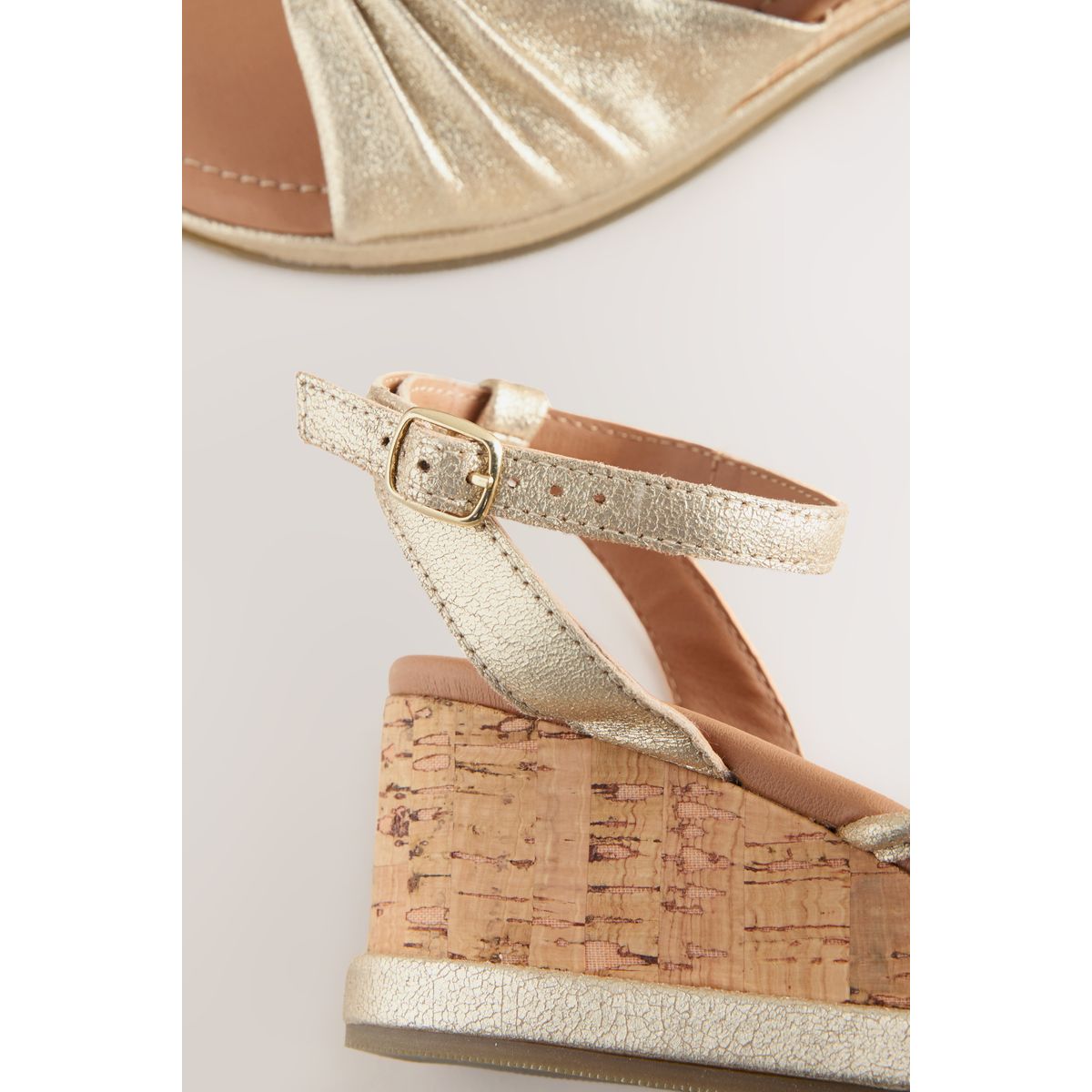 Chaussures à semelle en liège cuir doré, NEXT