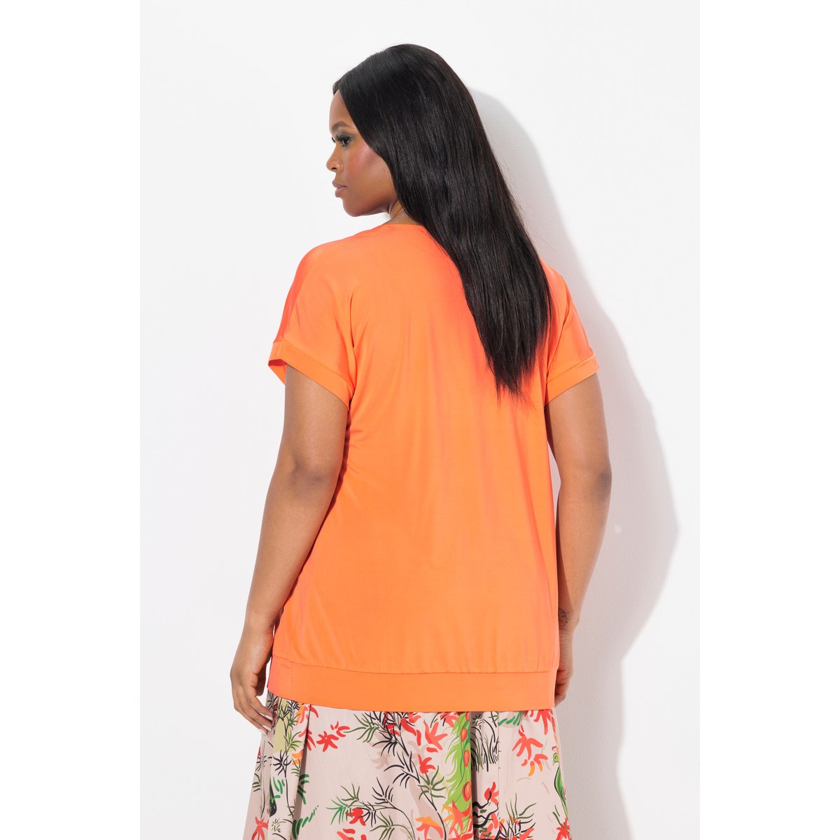T-shirt oversize en tissu fluide. Décolleté rose corail, ULLA POPKEN