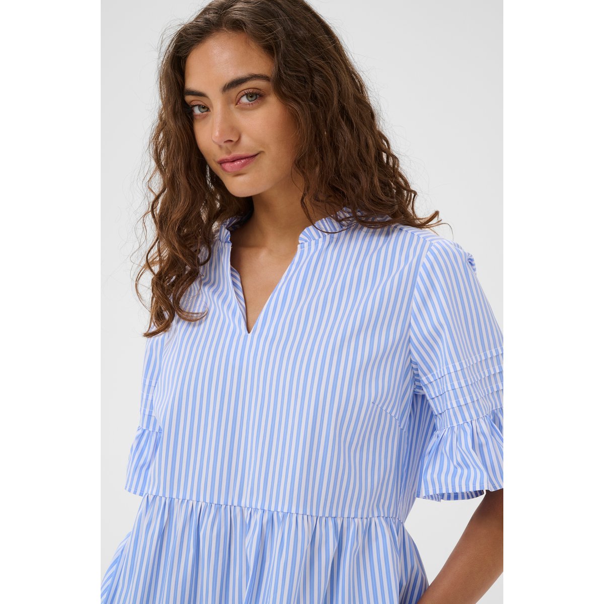 Robe bleu ultramarine, CULTURE