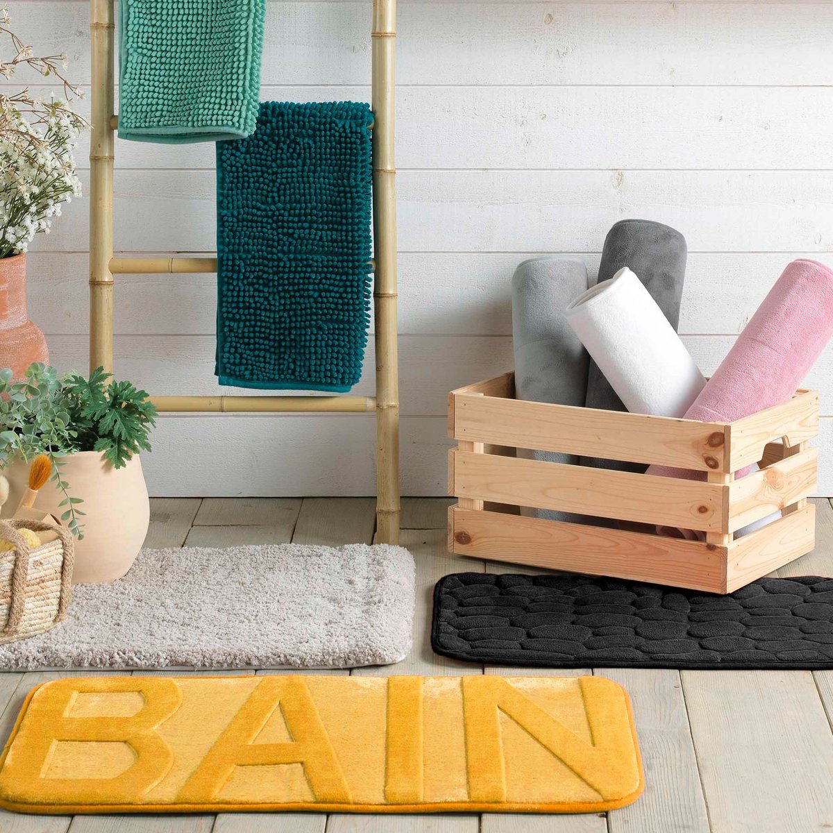 Tapis de bain en microfibre absorbante à picots noir, DOUCEUR D'INTÉRIEUR