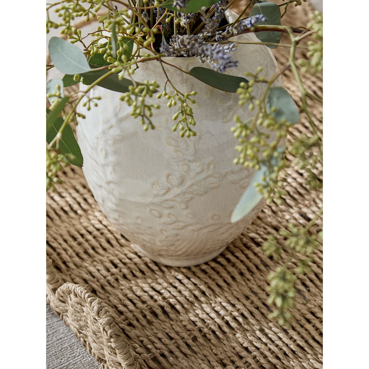 Vase en céramique vintage à détail relief blanc, NEXT