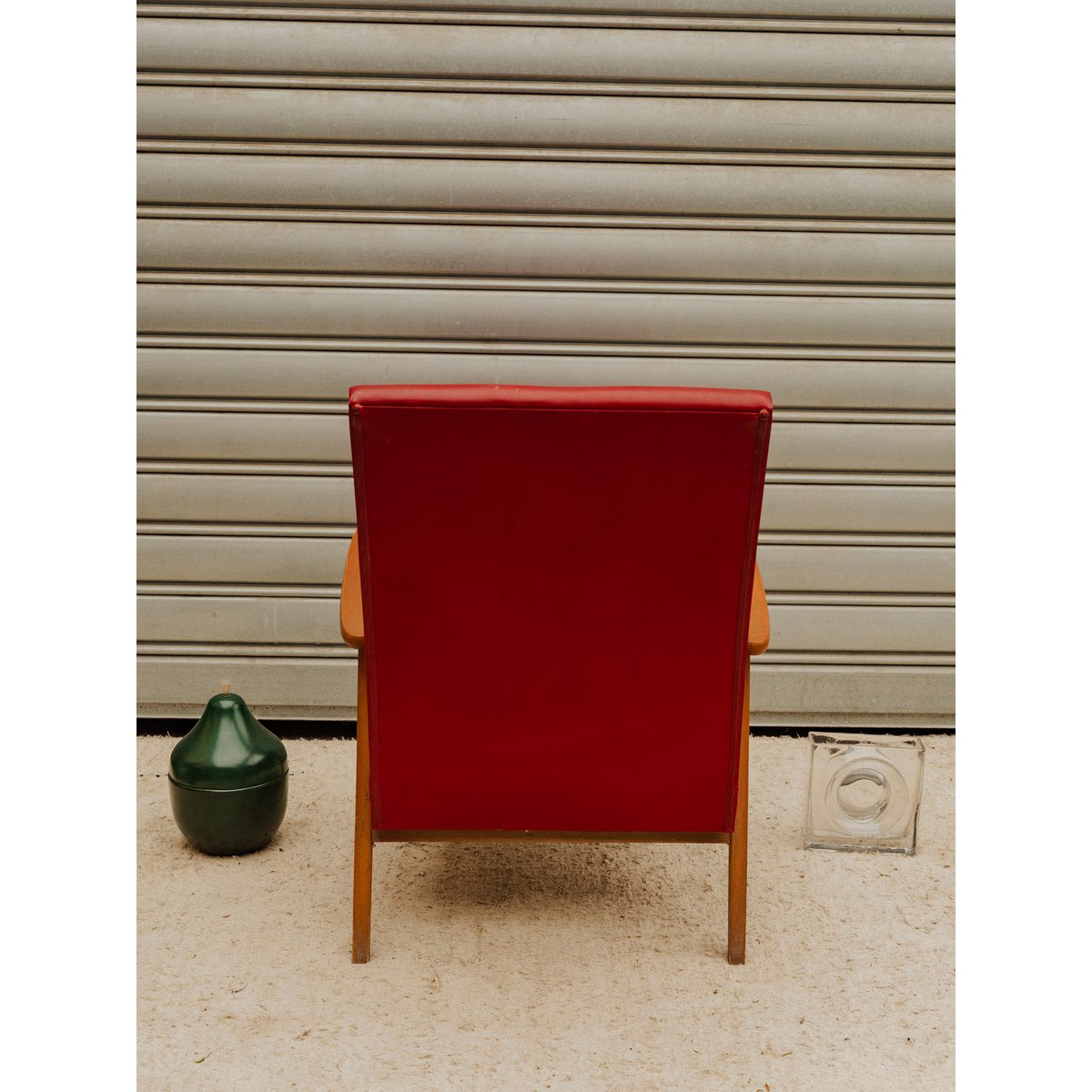 Fauteuil en bois et cuir rouge Jakob N°1443 - Bon état bois foncé, DEBONGOUT