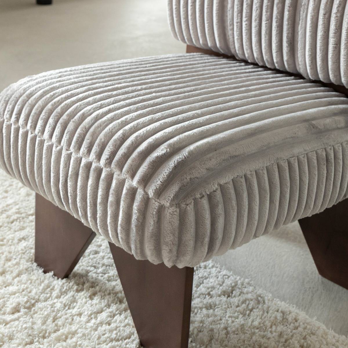 Fauteuil en velours ELEONOR gris, MADE IN MEUBLES 