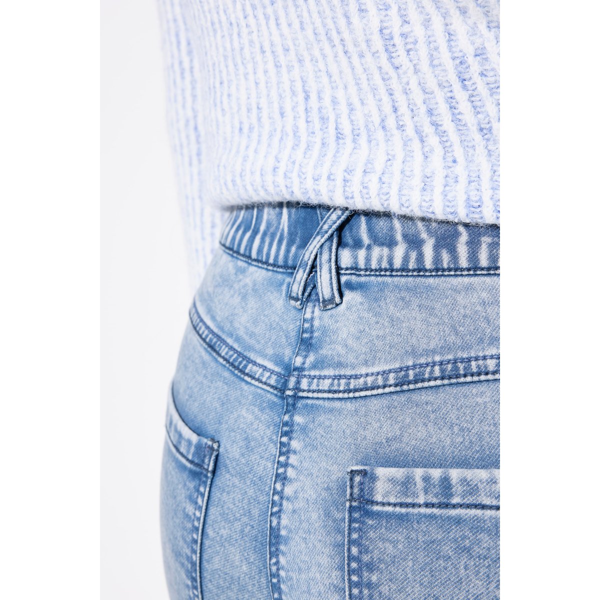 Jean Sarah en jersey bleu clair, ULLA POPKEN