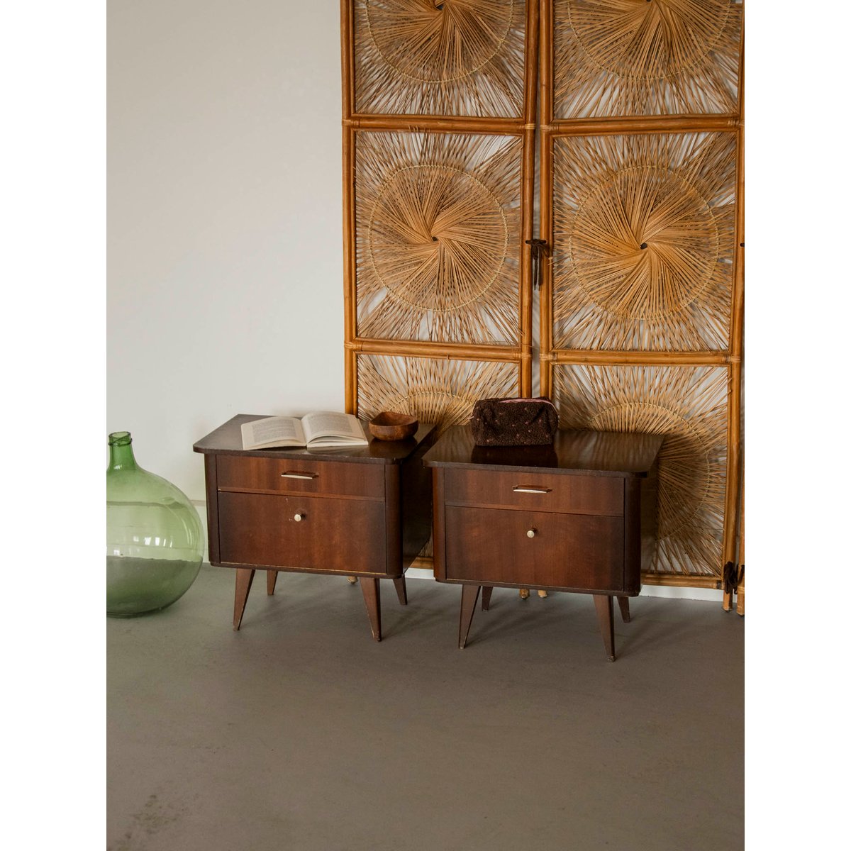 Paire de tables de chevet au placage en bois Maïa N°1577 - Bon état bois foncé, DEBONGOUT