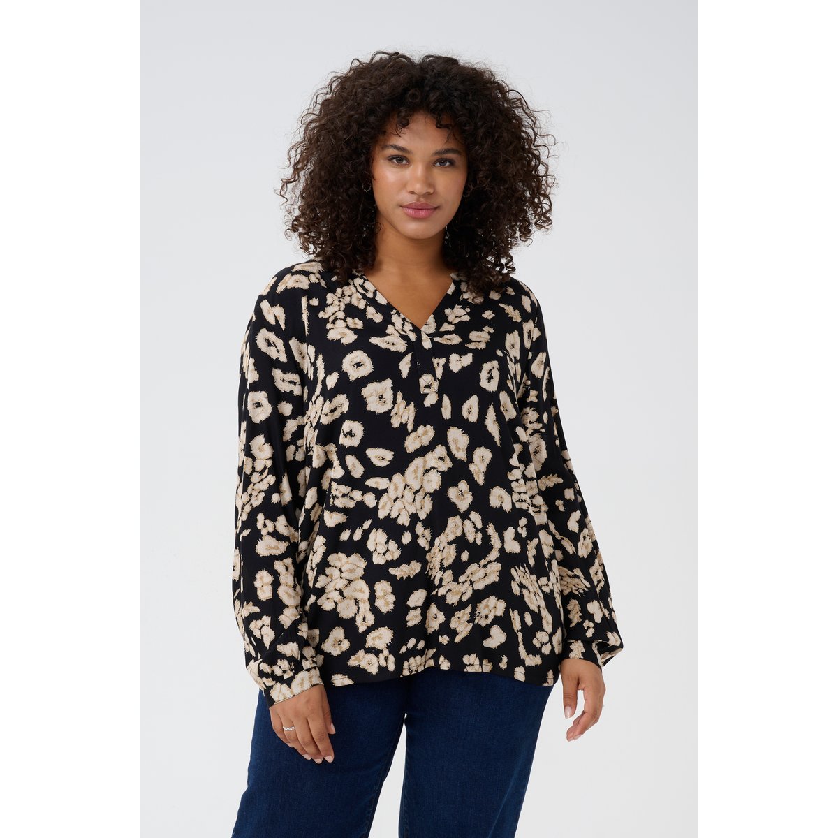 Blouse à manches longues noir sand leo print, KAFFE CURVE