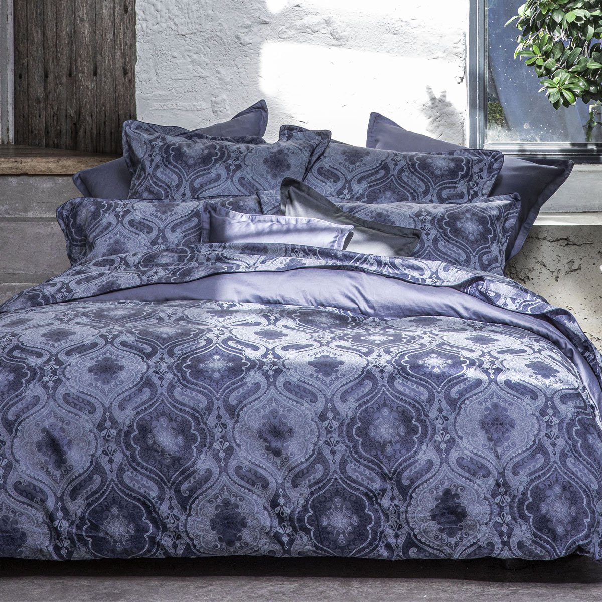 Taie d'oreiller imprimée en satin de coton bio, SHALIMAR bleu marine, ALEXANDRE TURPAULT